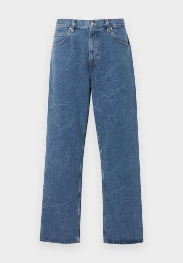 Свободные джинсы