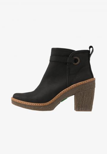 Полусапожки на высоком каблуке