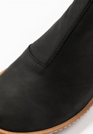 Полусапожки на высоком каблуке