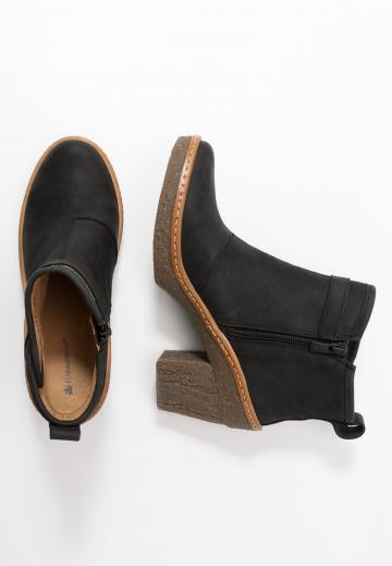 Полусапожки на высоком каблуке