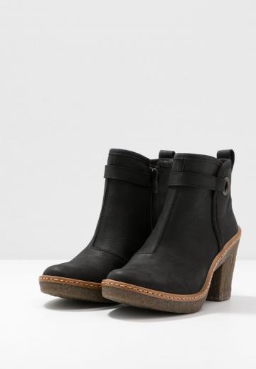 Полусапожки на высоком каблуке