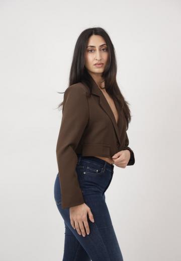 Короткий блейзер