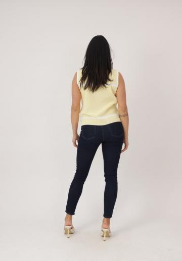 Блузка без рукавов