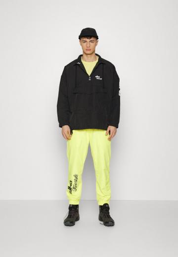 Спортивная куртка