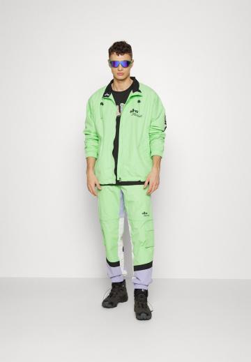 Спортивная куртка