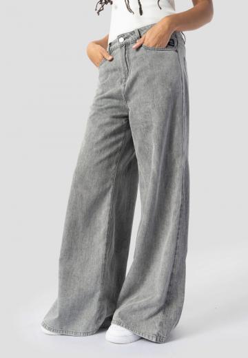 Клешеные джинсы