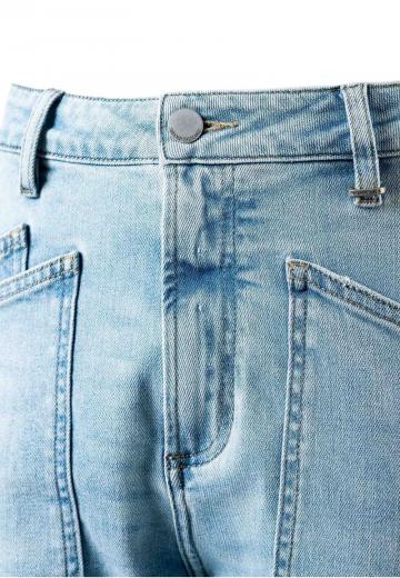 Прямые джинсы