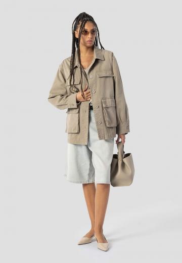 Куртка с накладнымит карманами