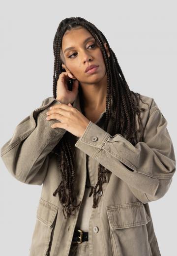 Куртка с накладнымит карманами