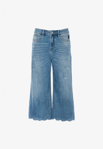 Короткие джинсы