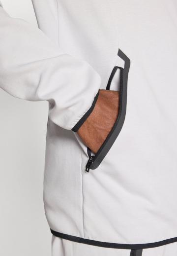 Спортивная кофта