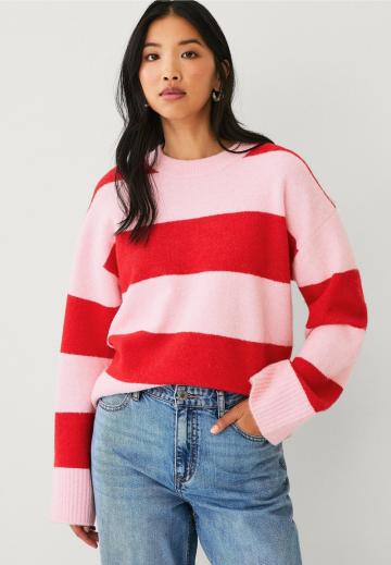 Пуловер в полоску