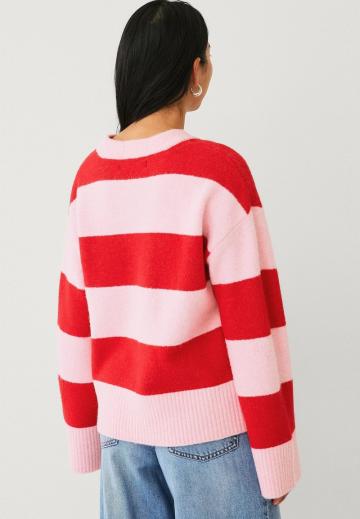Пуловер в полоску