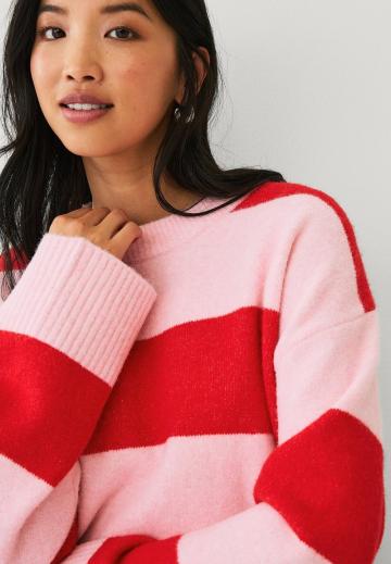 Пуловер в полоску
