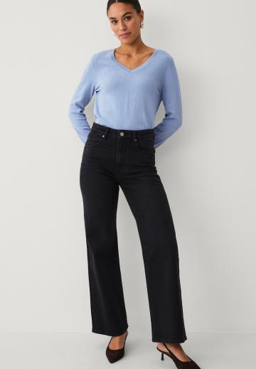 Пуловер с вырезом V