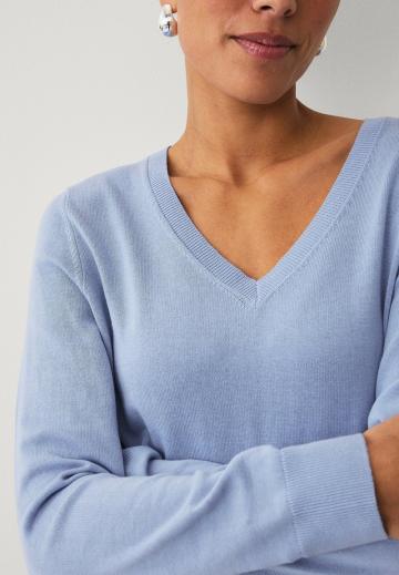 Пуловер с вырезом V