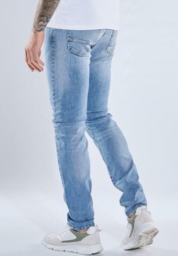 Узкие джинсы