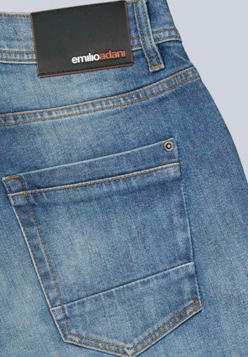 Прямые джинсы