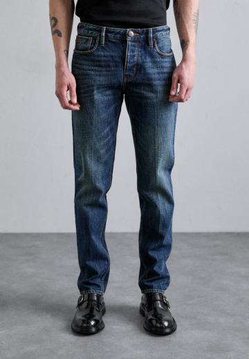 Узкие джинсы