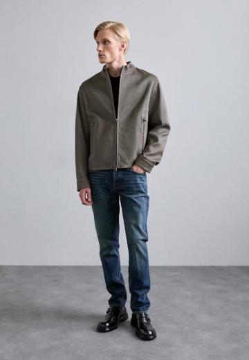 Узкие джинсы