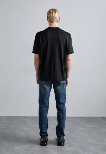 Узкие джинсы