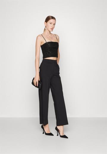 Топ на бретельках