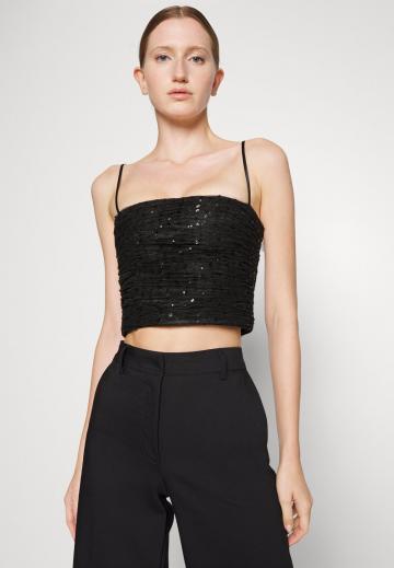 Топ на бретельках