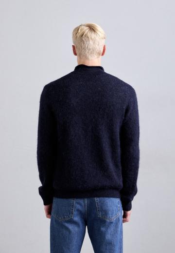 Вязаная кофта