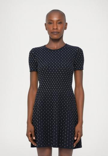 Вязаное платье