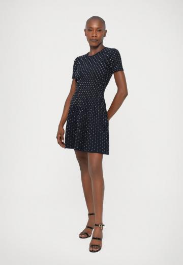 Вязаное платье