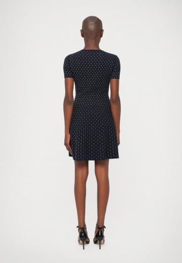 Вязаное платье