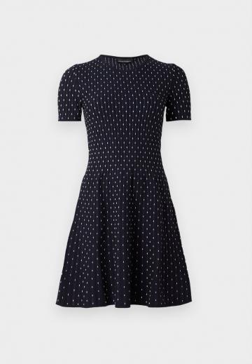 Вязаное платье