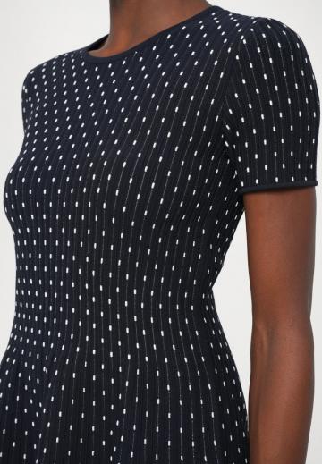 Вязаное платье