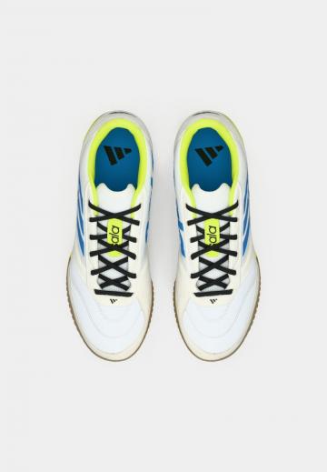 Футбольные бутсы