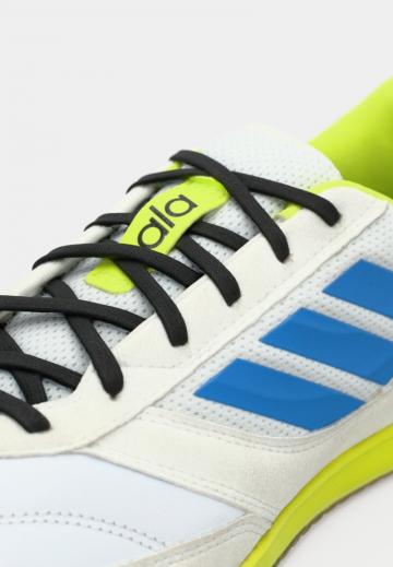 Футбольные бутсы