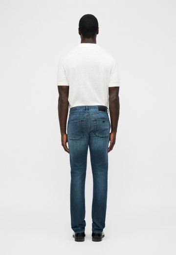 Узкие джинсы