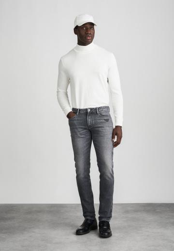 Узкие джинсы