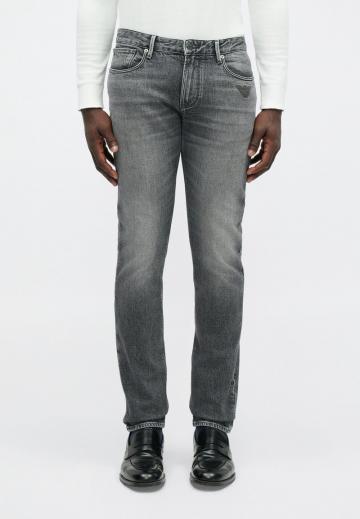 Узкие джинсы