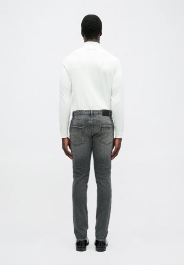 Узкие джинсы