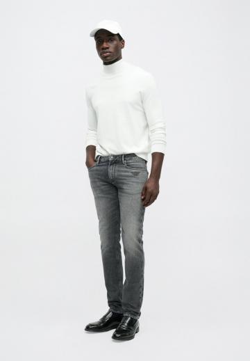 Узкие джинсы