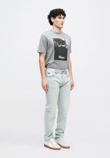 Прямые джинсы