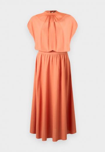 Вязаное платье