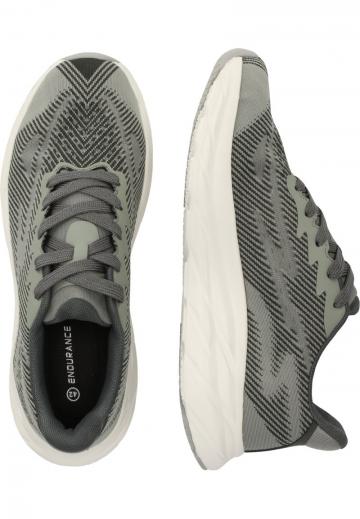 Походные кроссовки