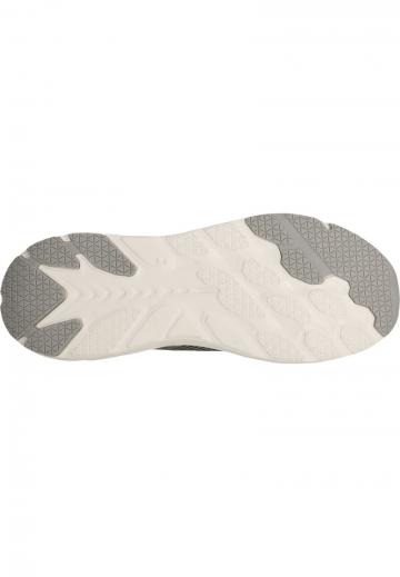 Походные кроссовки