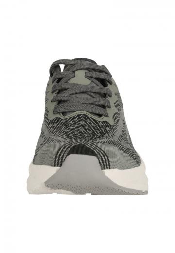 Походные кроссовки