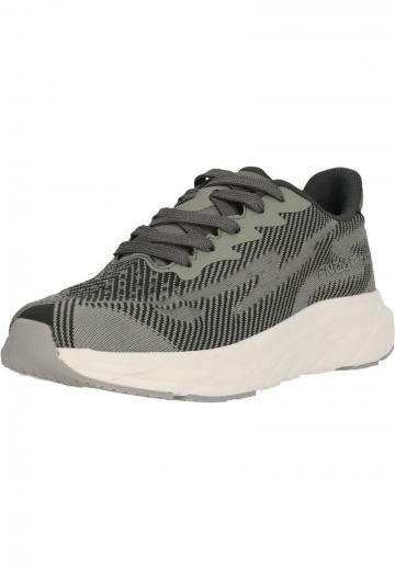 Походные кроссовки