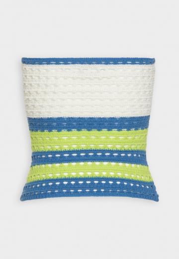 Топ без бретелек