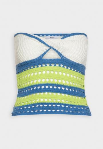 Топ без бретелек