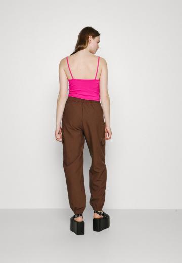 Брюки с накладными карманами