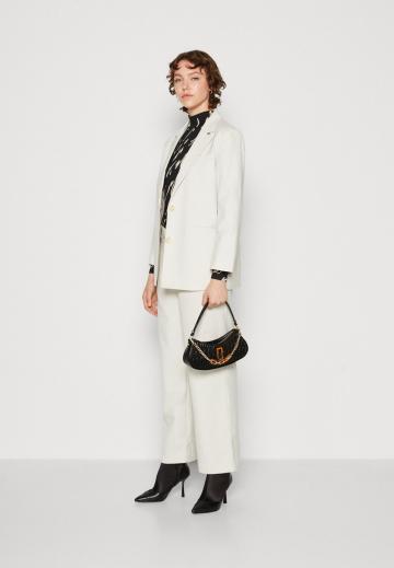 Короткое пальто